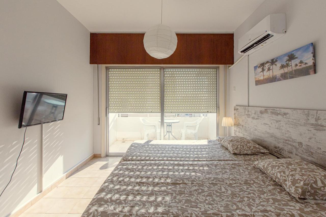 Furnished Seafront Studio Larnaca Exterior photo